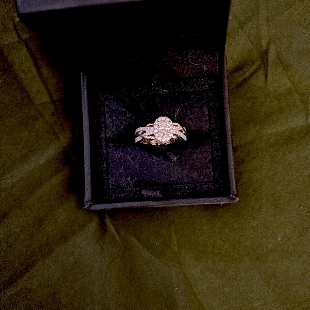 Vera wang wedding or engagement ring size 7